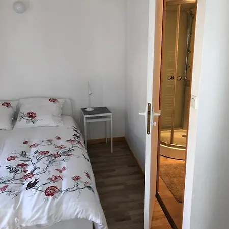 ベッド・アンド・ブレックファスト La Maisonnette Auvergnate *